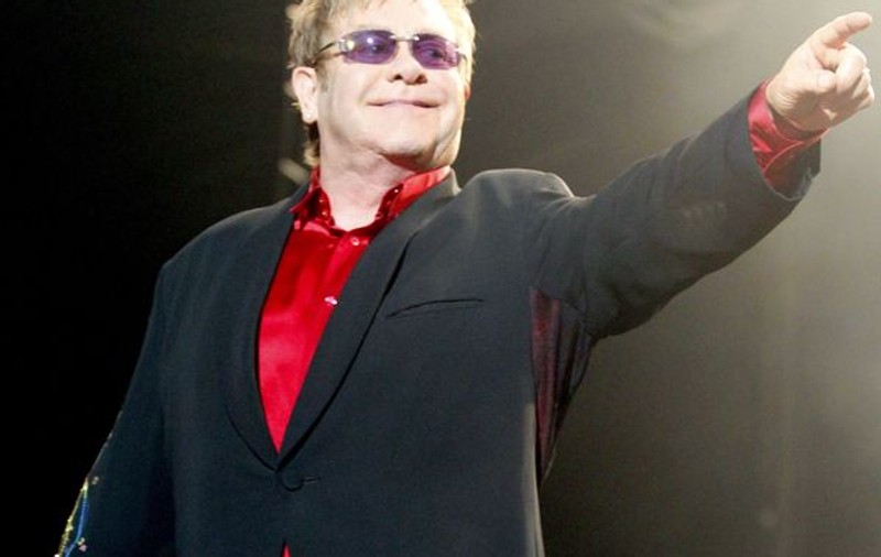 Elton John nu are nici calculator şi nici telefon mobil