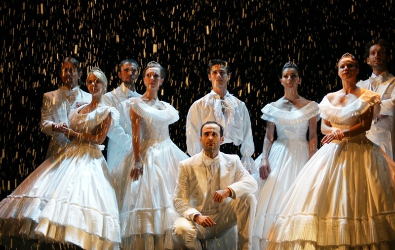Membrii Casei Regale vin la Teatrul de pe Lipscani