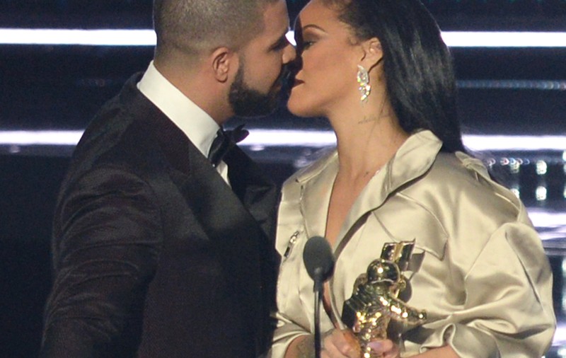Rihanna, moment emoționant pe scena MTV Music Video Awards. Drake i-a făcut o declarație de dragoste