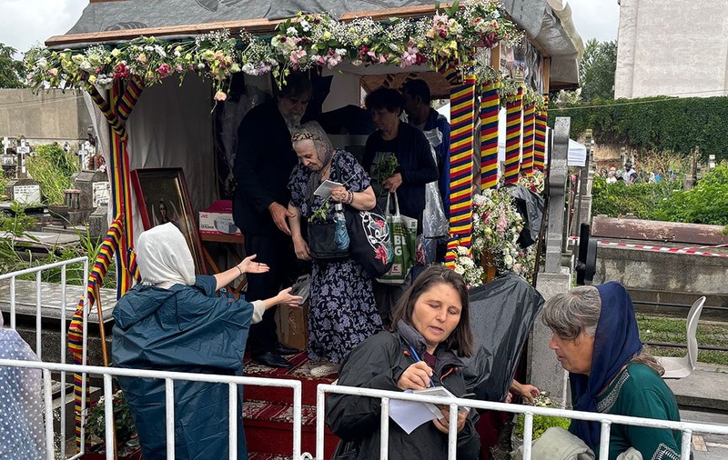 Reportaj de la cavoul Sfântului Preot Mărturisitor și legionar la tinerețe Ilie Lăcătușu, unde Icoana Arhanghelul Mihail, simbolul mișcării, a însuflețit pelerinii