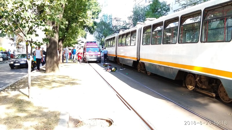 Un pieton a fost lovit de tramvai pe șoseaua Nicolae Titulescu