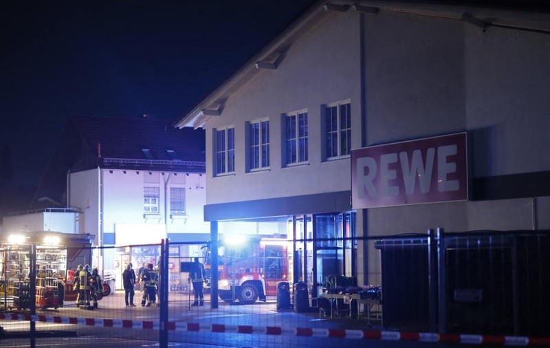 Clienții așteptau la casă când acoperișul supermarketului s-a prăbușit, în Germania: „Pagube de milioane euro”