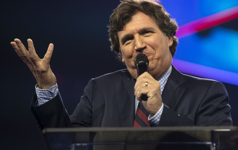 Jurnalistul american Tucker Carlson anunță că e în Moscova pentru un interviu cu Putin. „Vom face asta în scurt timp”
