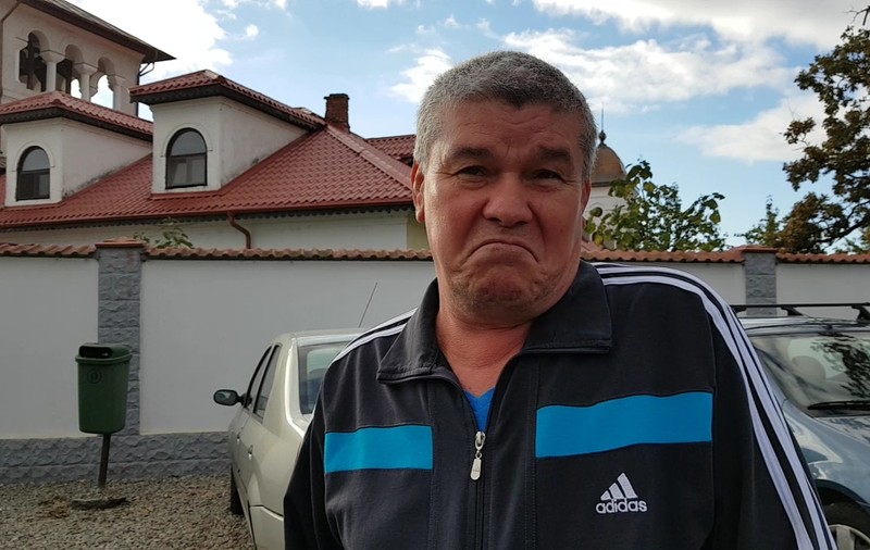 VIDEO / Reporterul Libertatea a fost duminică la Mănăstirea Ghighiu și a vorbit cu oamenii care au venit să se roage. Credincioși la slujbă, necredincioși cu referendumul!