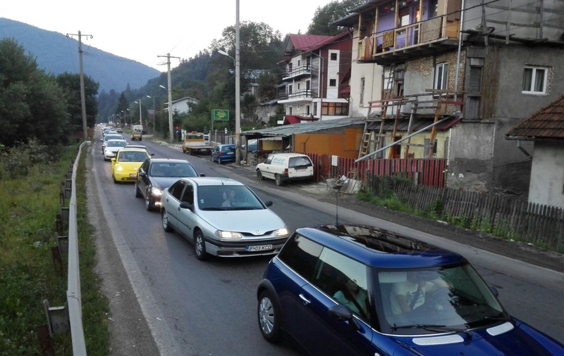 HAOS! Cel mai aglomerat weekend de vara aceasta: 300.000 de turiști se întorc de la mare, 40.000 de mașini blocate pe DN1 
