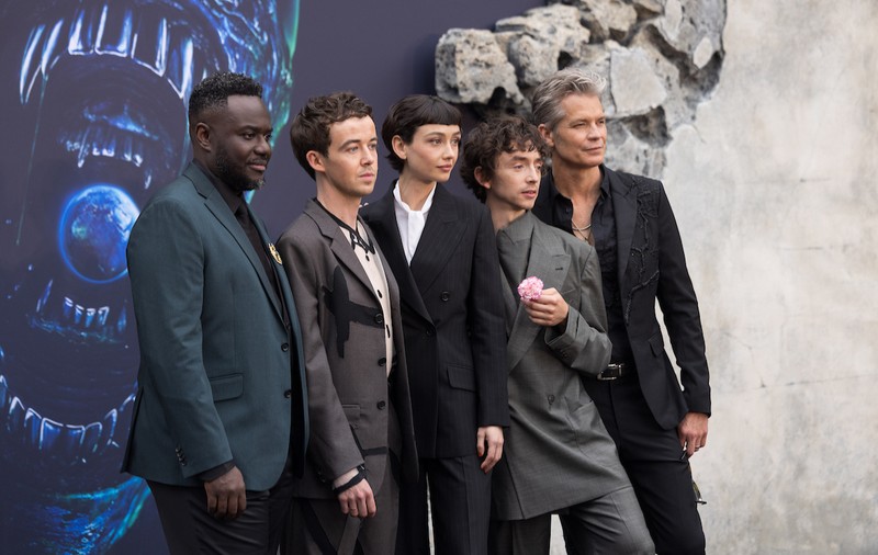 „Alien: Earth”, thrillerul SF semnat de Noah Hawley, promite să-și țină fanii în suspans. Dezvăluirile actorilor la premiera de la Londra