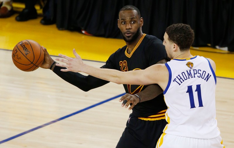 LeBron James e liber ca pasărea cerului. Baschetbalistul a renunţat la contractul cu Cleveland