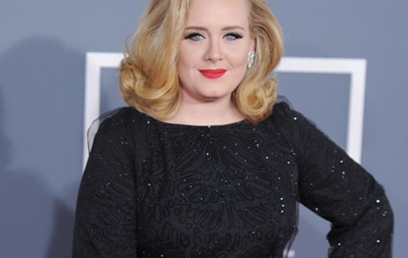 Adele este însărcinată. Așteaptă primul ei copil