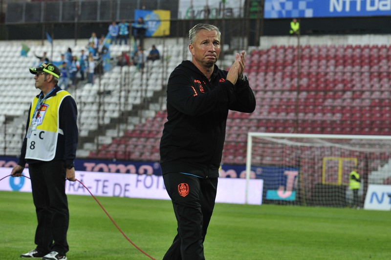 Dan Petrescu, antrenorul echipei CFR Cluj, urmareste meciul de fotbal contra echipei FC Astana din prima mansa a turului I preliminar al Ligii Campionilor, desfasurat pe stadionul Dr. Constantin Radulescu din Cluj-Napoca, miercuri, 17 iulie 2019. DAN HORIA TAUTAN / MEDIAFAX FOTO