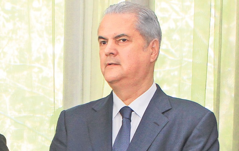 Adrian Năstase se laudă cu ferma de la Cornu! Are 20 de pisici, 15 purceluşi şi o «armată» de păsări | FOTO