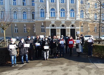 Protestatari în fața Palatului de Justiție din Oradea | Foto: Asociația CCC Bihor