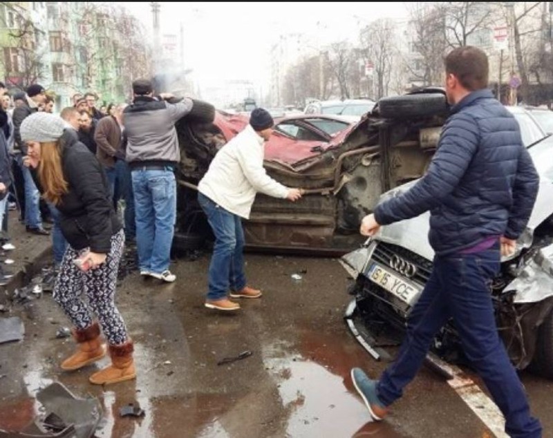 Doi oameni au murit într-un accident în Iași. Alți doi, răniți de un șofer care a fugit de la fața locului