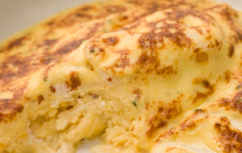 OMLETĂ CU MOZZARELLA  