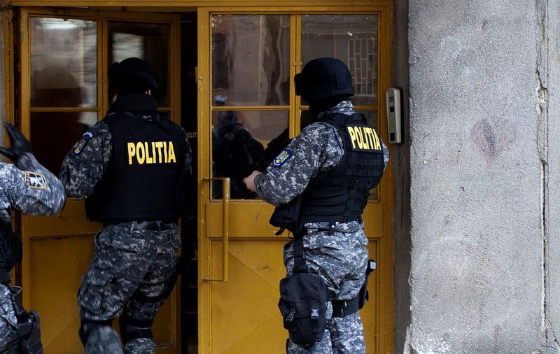 Minore obligate să se prostitueze. Patru bărbați au fost reținuți într-un dosar de proxenetism | UPDATE