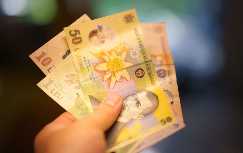 2,2 milioane de pensionari români ar putea primi bani în plus, dacă CCR decide ilegală taxa pe pensii