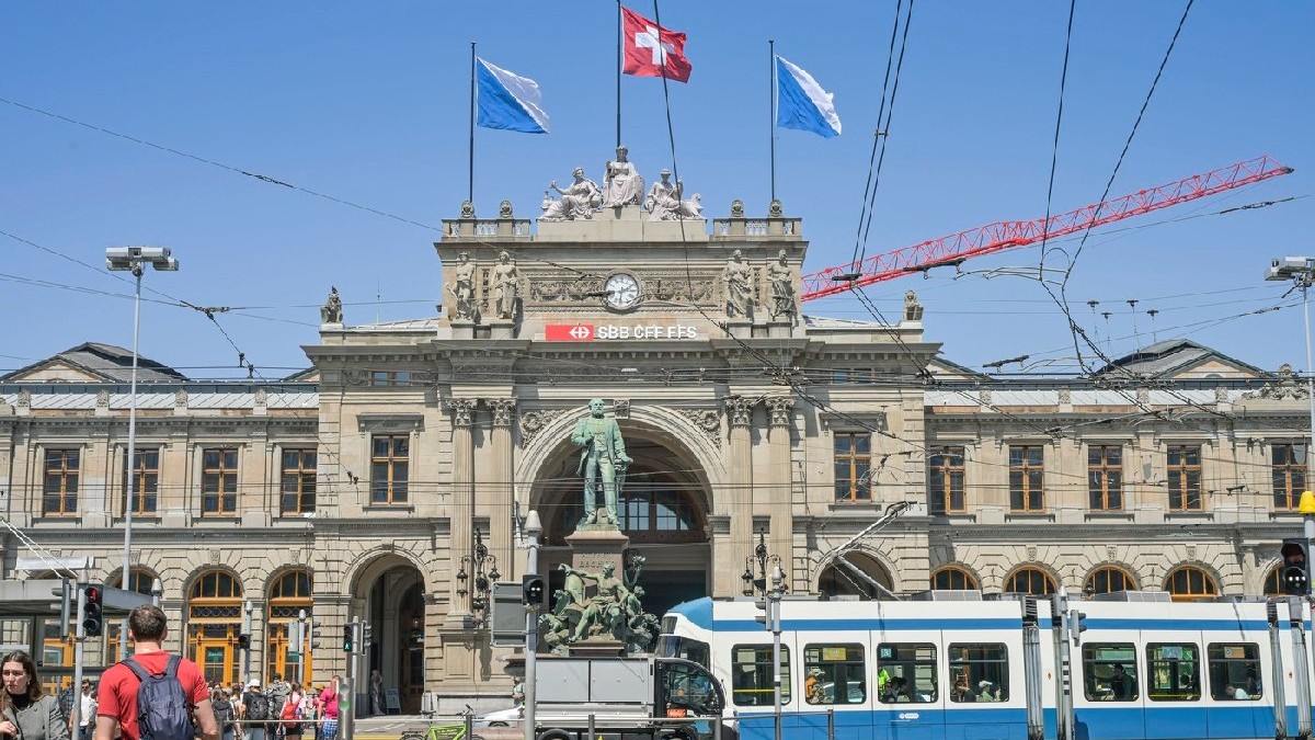 Gara Centrală SBB, monumentul Alfred Escher, Zurich, Elveția