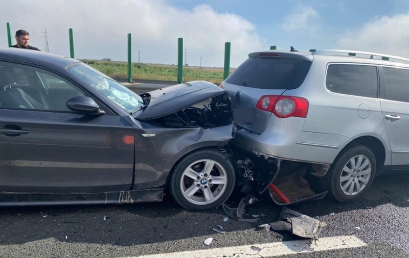 Carambol cu cinci mașini pe autostrada A1 Bucureşti-Piteşti. S-a format coloană de 2 km