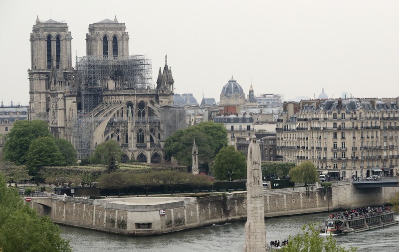 Mobilizare fără precedent pentru restaurarea Catedralei Notre-Dame: S-a adunat aproape jumătate de miliard de euro, la câteva ore de la incendiu