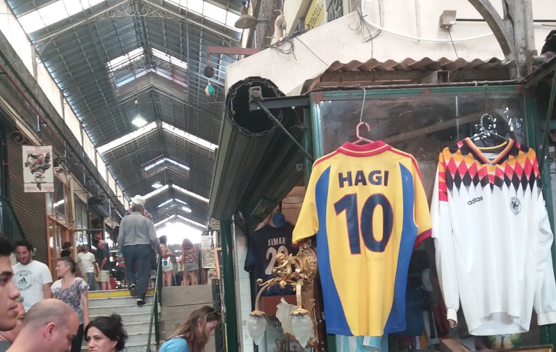 Hagi, la mare preț la Buenos Aires. Un tricou ”fake” al decarului Generației de Aur costă o mică avere