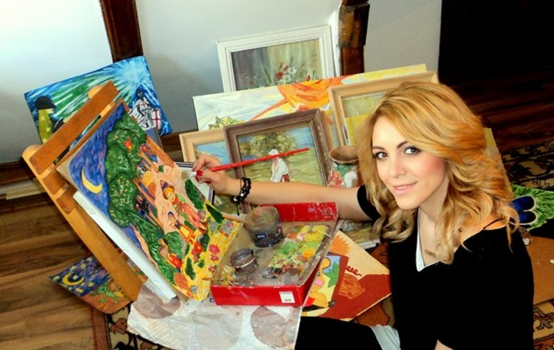 Pe urmele Annei Lesko! Cântăreaţa Miss G s-a apucat de pictat! FOTO