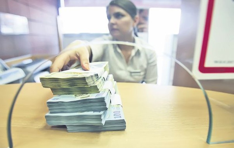 Iată ce spun analiştii economici cu privire la scumpirea creditelor: "Băncile nu vor să-şi micşoreze profiturile"