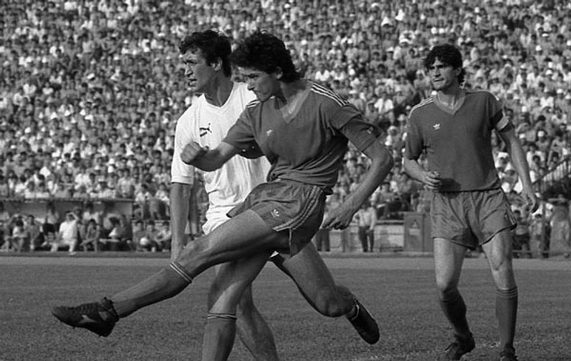 Steaua - Dinamo, file de poveste. Alb-roșiii n-au mai câștigat de 11 meciuri, dar au învins în primul joc direct, din 1948! ^Steaua are șase succese la rând. Eternul derby, episodul 159