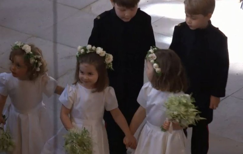 FOTO | Prinţul George şi Prinţesa Charlotte, adorabili la nunta regală