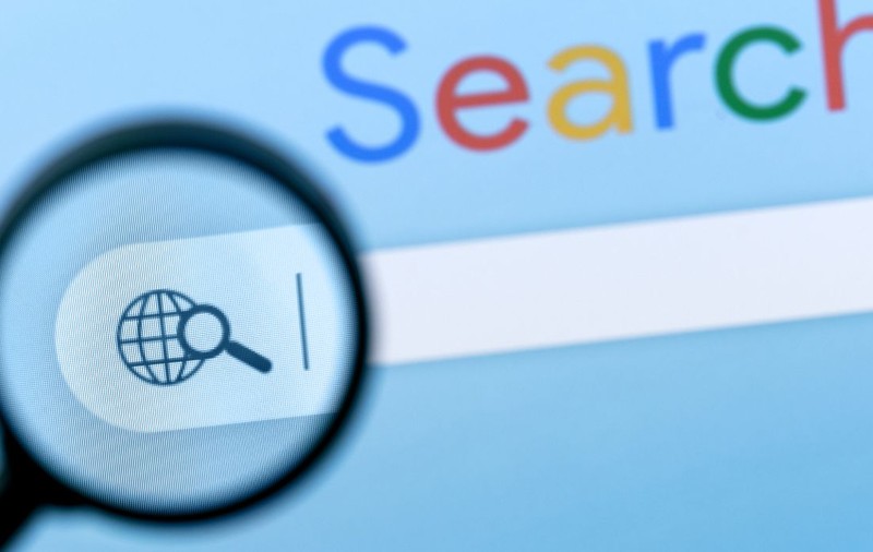 Studiu Spark Foundry 2026. 64% dintre românii din mediul urban folosesc inteligența artificială, în timp ce căutarea clasică pe Google scade la un minim istoric