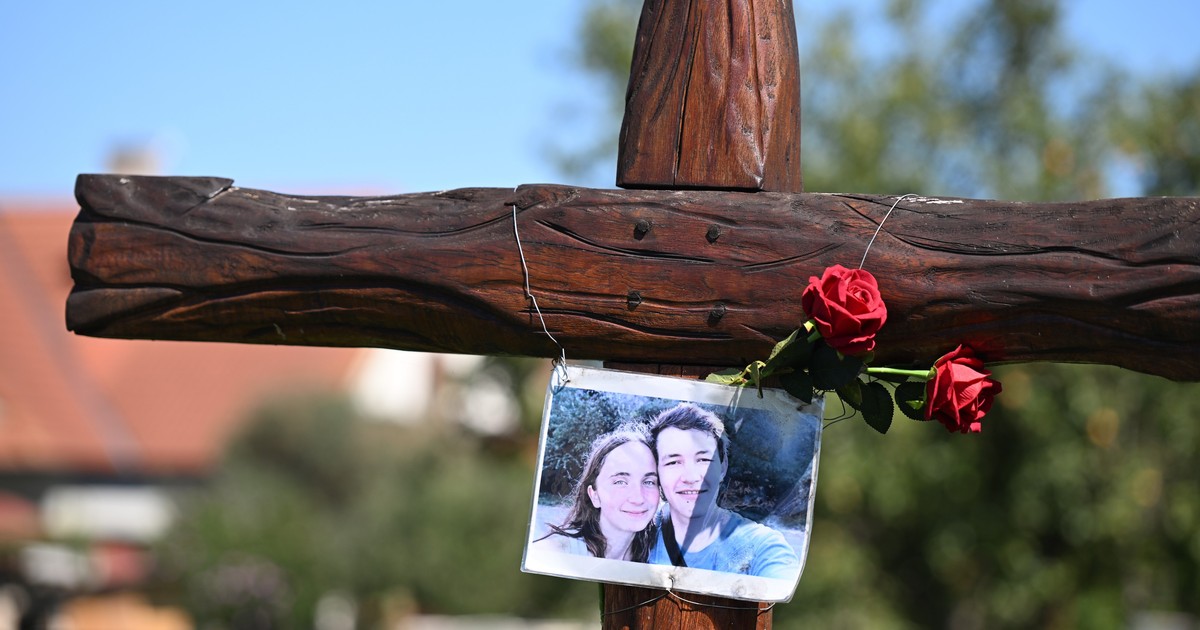 O cruce de la Memorialul Libertății de Exprimare, construit în locul unde Jan Kuciak și logodnica sa au fost uciși pe 21 februarie 2018.