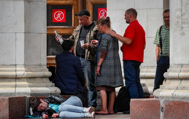 Într-o săptămână, 26 de ruși au murit după ce au băut alcool impropriu pentru consum