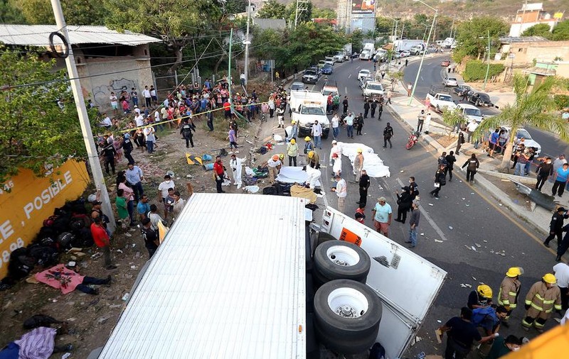 Cel puțin 53 de migranți au murit în Mexic, după ce camionul în care se aflau s-a răsturnat