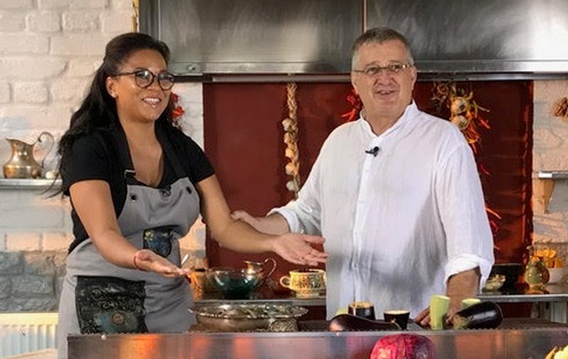Nadine și Mircea Dinescu au gătit împreună. ”Sunt vegană, nu mă ating de carne, dar dezvolt tot felul de mici carenţe”