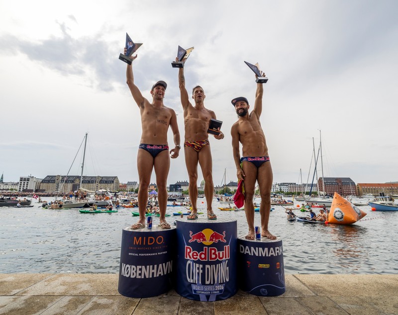 Constantin Popovici și Cătălin Preda, aur și bronz, după ce au sărit de pe acoperișul Operei din Copenhaga. Se luptă pentru Trofeul King Kahekili