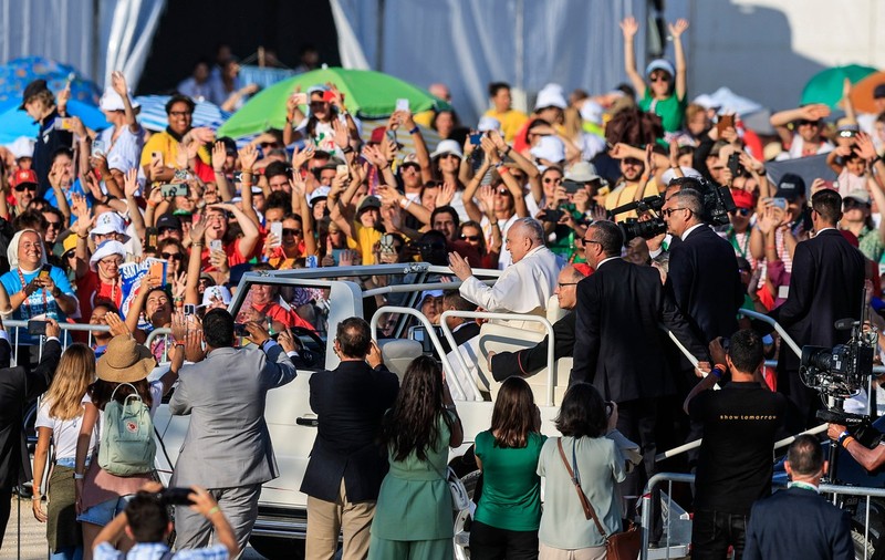1,5 milioane de oameni s-au rugat alături de Papa Francisc, în Lisabona, în ultima zi a vizitei sale. VIDEO