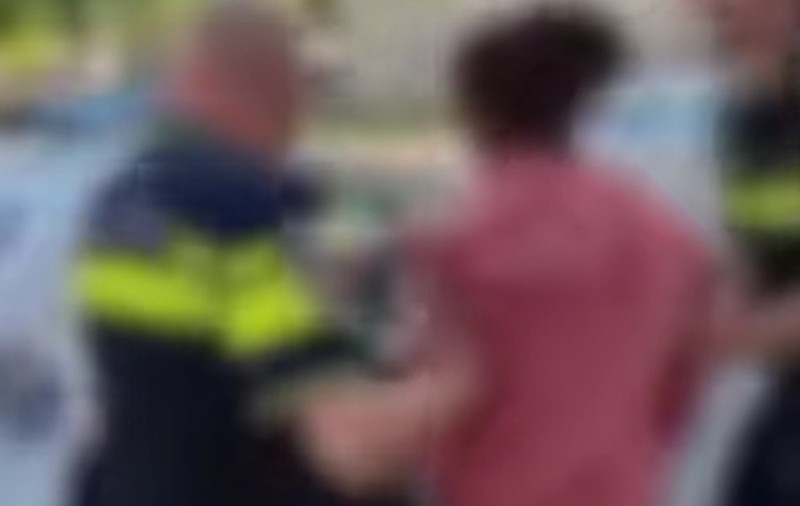 Femeie din Constanţa, arestată după ce a jefuit un bărbat în parcarea unui hipermarket I VIDEO