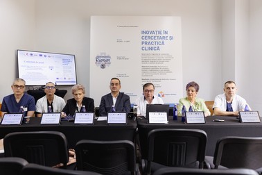 Conferinta de presa despre premiera de la Sp Burghele robotul davinci-p-40