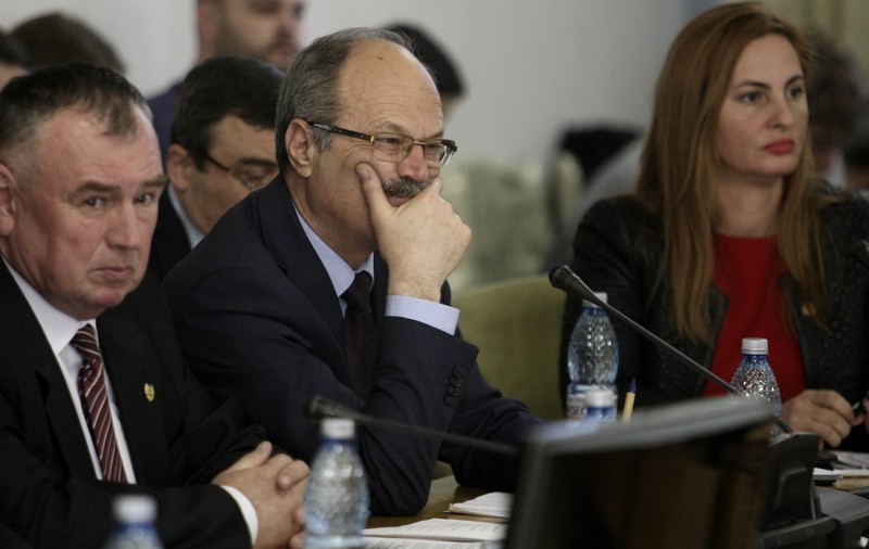 Audieri cu ușile închise în comisia de anchetă privind Guvernul Cioloș: Senator: Unii se inhibă dacă e presa de față!