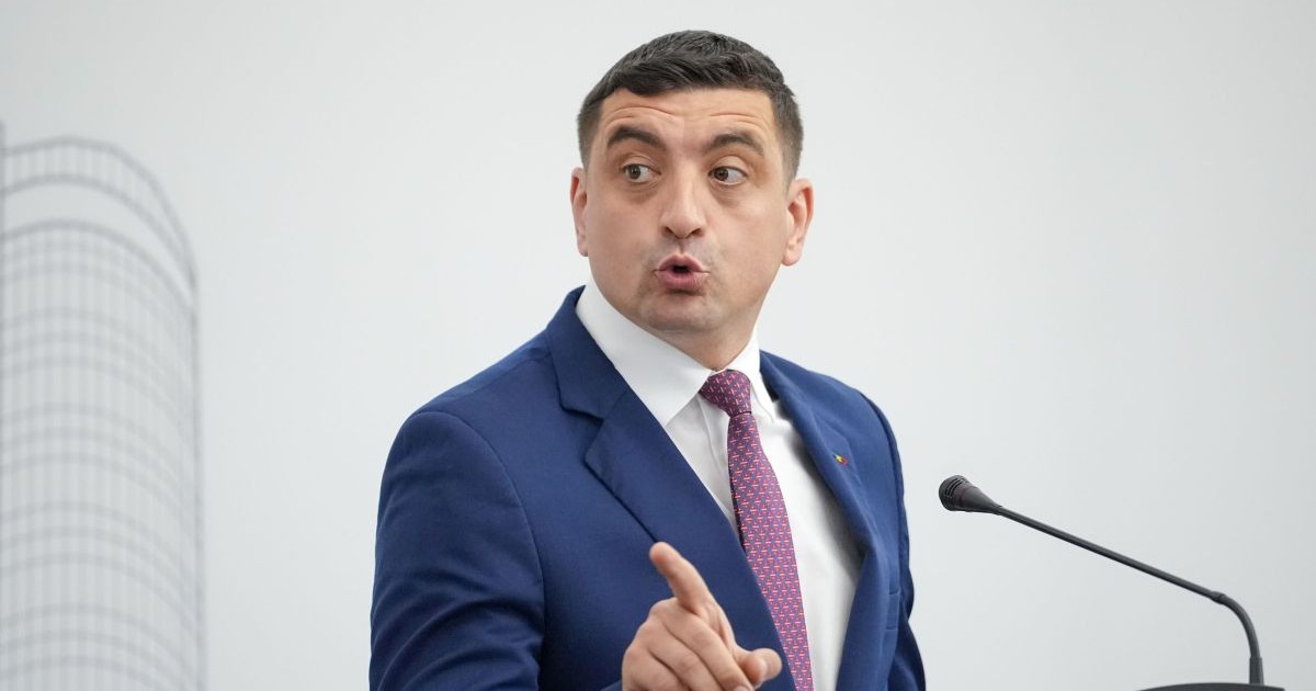 Președintele AUR, George Simion, vorbește în timpul unei conferințe de presă organizată înainte de turul 2 al alegerilor prezidențiale