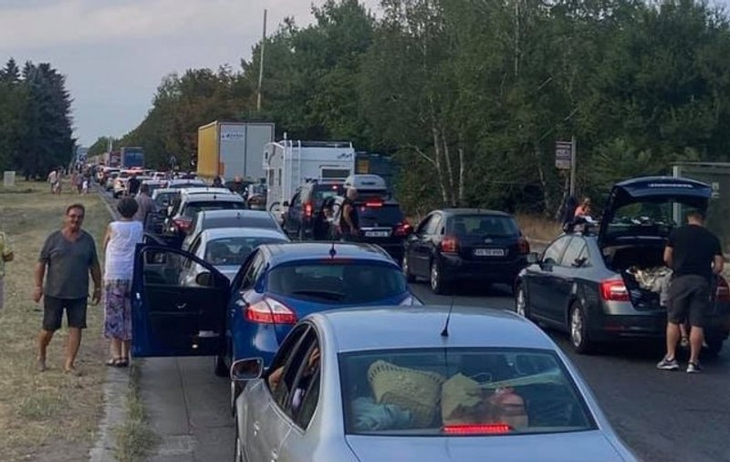 Cozi la intrarea în țară, după ce Bulgaria a intrat în zona galbenă. „Ne-am împotmolit în bucla către vama din Giurgiu. Mizerabil”