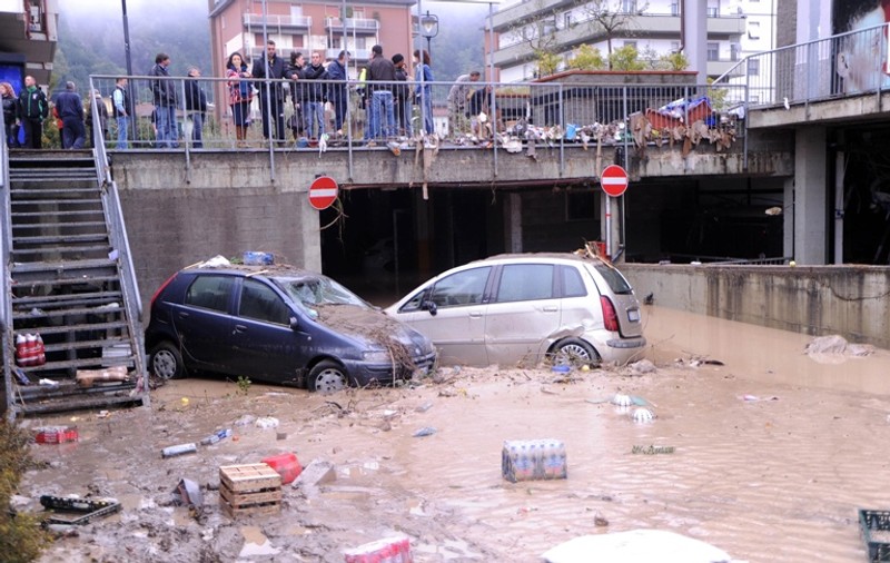 UPDATE: Un român a murit şi un altul a fost dat dispărut, în urma inundaţiilor din Italia