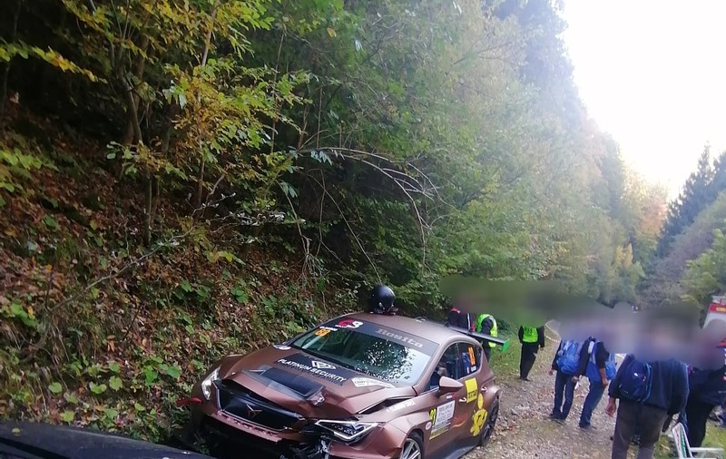 Un bărbat a murit, lovit de o mașină de raliu, într-o zonă interzisă spectatorilor, la CN de la Câmpulung Muscel