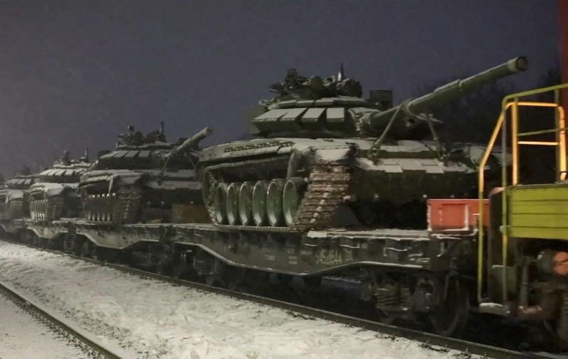 „Beau foarte mult și vând motorină”. Localnicii din Belarus, nemulțumiți de soldații ruși sosiți pentru manevrele militare