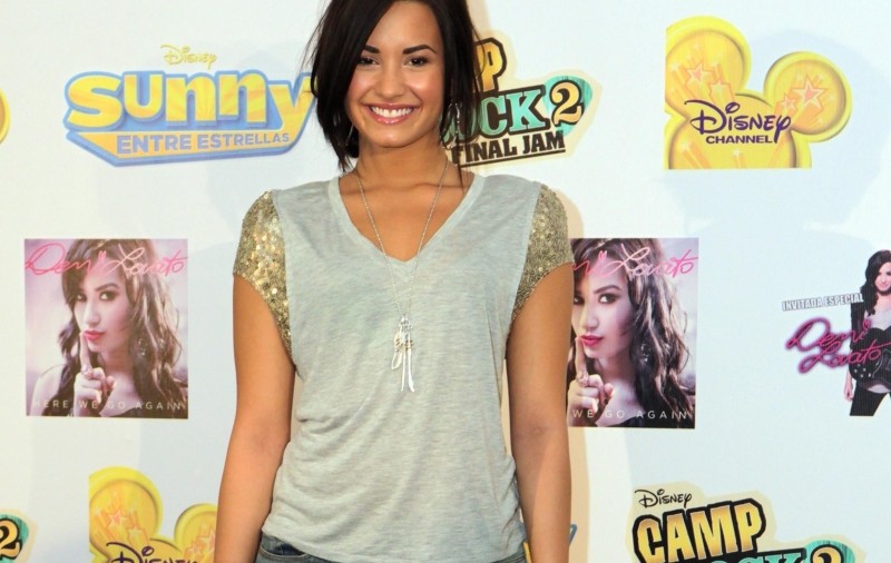 Sursă apropiată a vedetei Disney, Demi Lovato: "Am văzut-o trăgând cocaină"