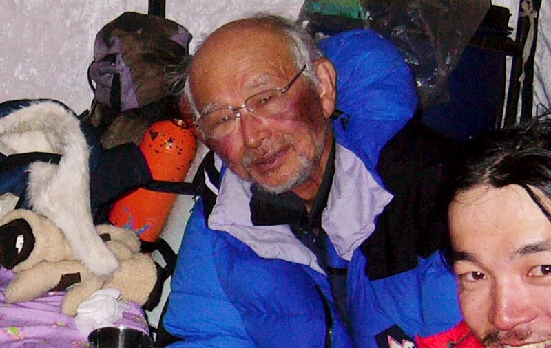 PERFORMANŢA CARE A UIMIT LUMEA! Un japonez de 80 de ani a ajuns în vârful Everestului! FOTO