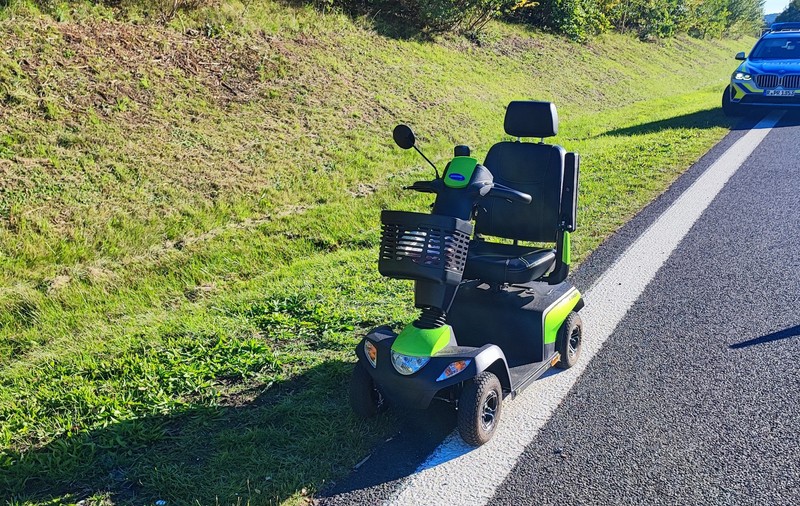 O bunică de 87 de ani, cu scaunul cu rotile electric pe autostradă, în Germania: „S-a rătăcit când venea de la coafor”