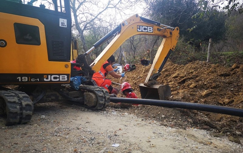 Bărbat din Argeș, mort după ce a fost surprins de un mal de pământ când lucra la canalizare