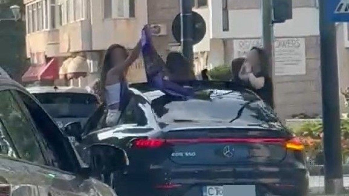 Eleve din Constanța, ieșite pe geamul mașinii