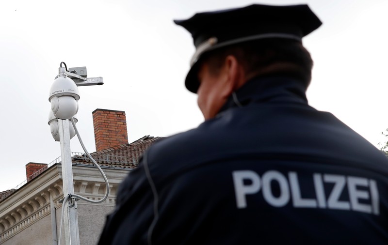 Bărbat ucis de polițiști după ce a atacat forțele de ordine în Stuttgart