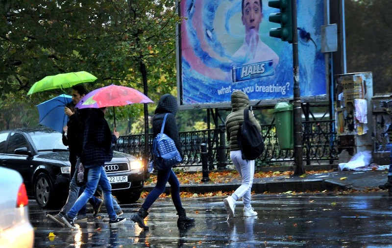 UPDATE / Vreme instabilă în Bucureşti, în următoarele patru zile. Vor fi averse şi descărcări electrice