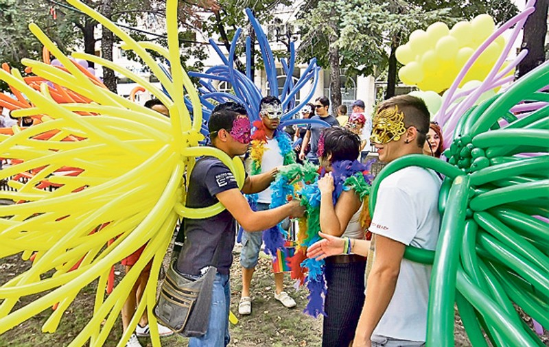 A început săptămâna Gay! Mai multe dezbateri, spectacole şi proiecţii de film se vor desfăşura în Capitală cu ocazia GayFest